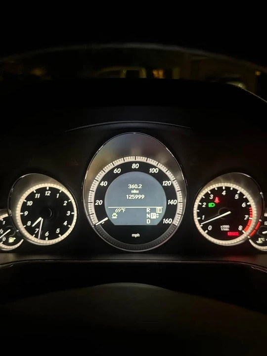 2011 Mercedes-Benz W212 E-Class - Image 2 of 2