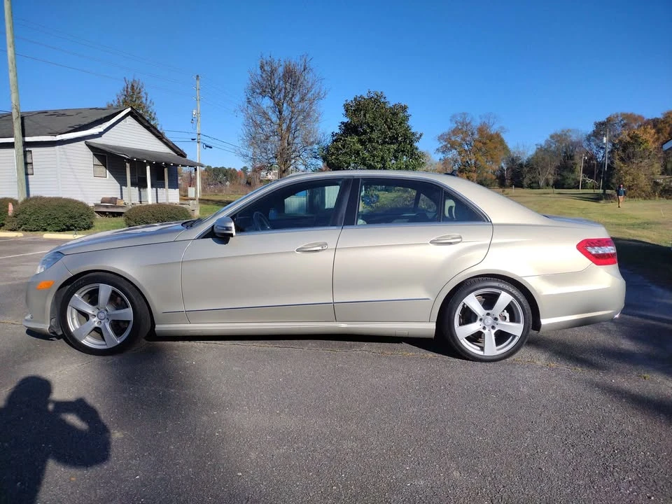 2011 Mercedes-Benz W212 E-Class - Image 2 of 17