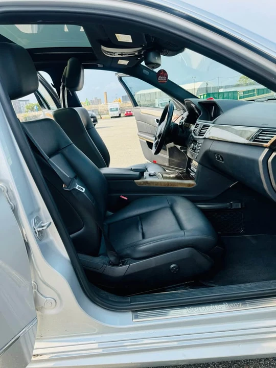 2011 Mercedes-Benz W212 E-Class - Image 9 of 17