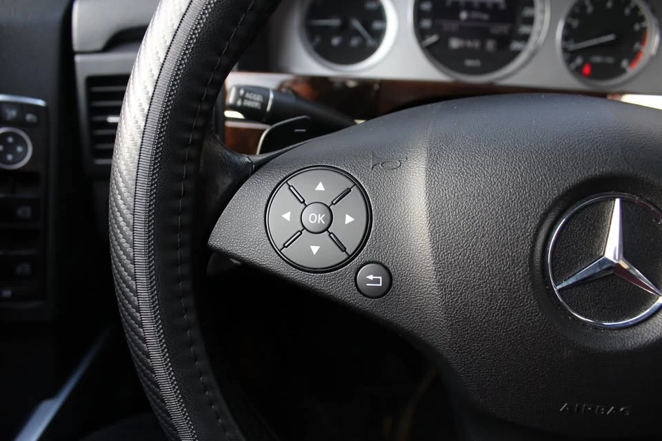2011 Mercedes-Benz GLK-Class - Image 9 of 18