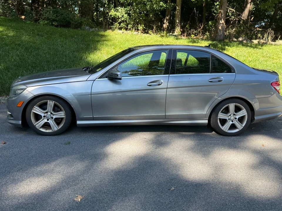 2011 Mercedes-Benz W204 C-Class - Image 2 of 2