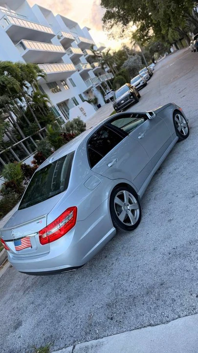 2011 Mercedes-Benz W212 E-Class - Image 5 of 12