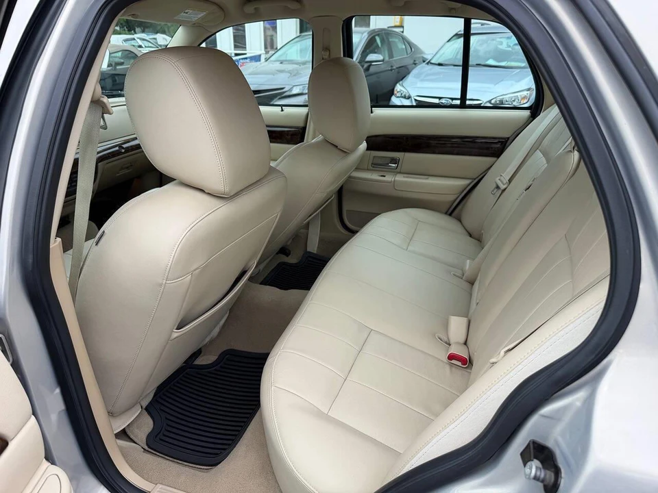 2011 Mercury Grand Marquis - Image 11 of 24