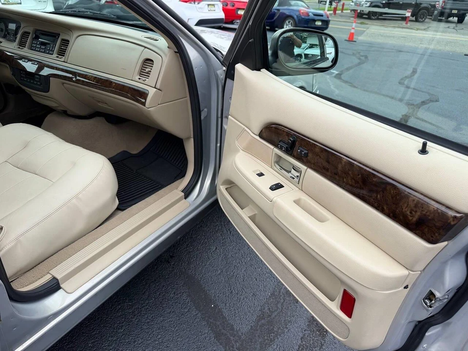 2011 Mercury Grand Marquis - Image 14 of 24