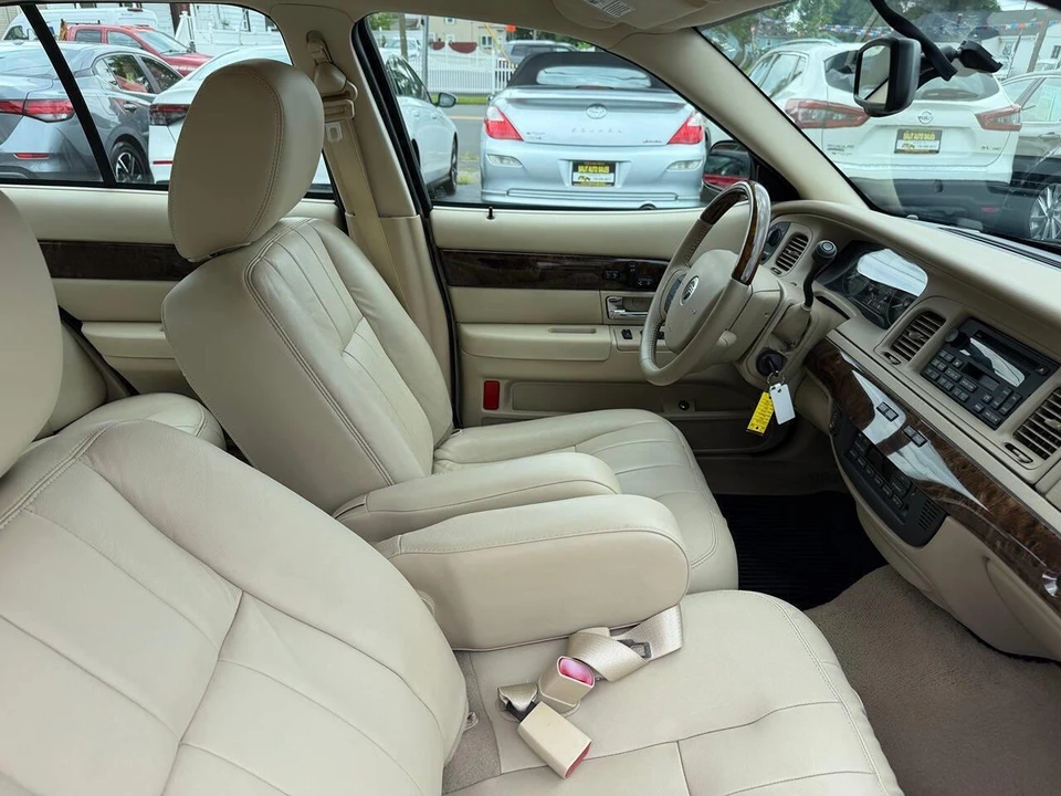 2011 Mercury Grand Marquis - Image 16 of 24