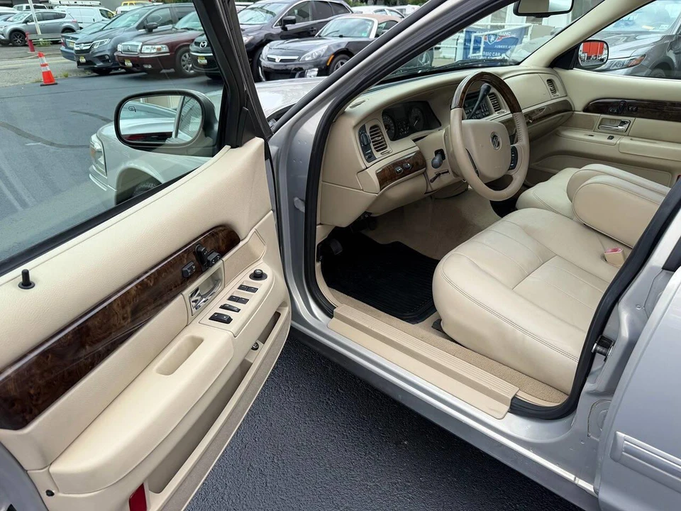 2011 Mercury Grand Marquis - Image 2 of 24