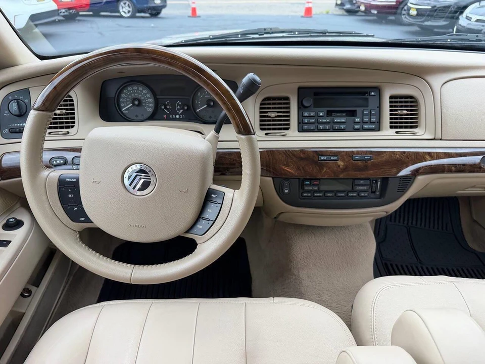 2011 Mercury Grand Marquis - Image 13 of 24