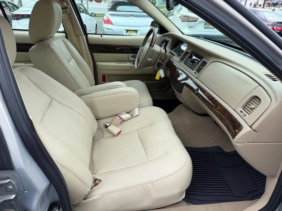 2011 Mercury Grand Marquis - Image 15 of 24