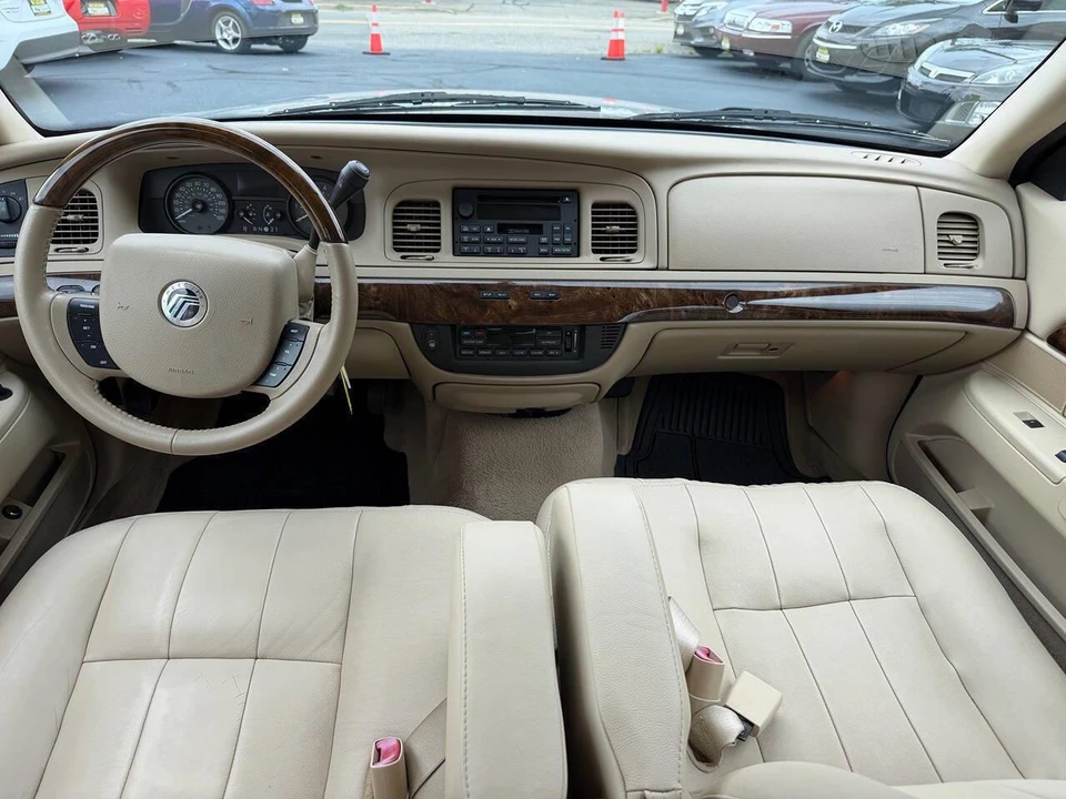2011 Mercury Grand Marquis - Image 12 of 24