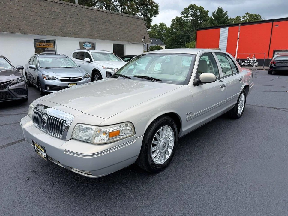 2011 Mercury Grand Marquis - Image 19 of 24