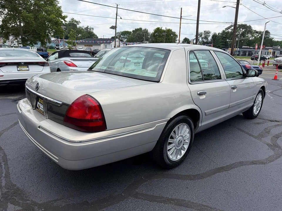 2011 Mercury Grand Marquis - Image 21 of 24
