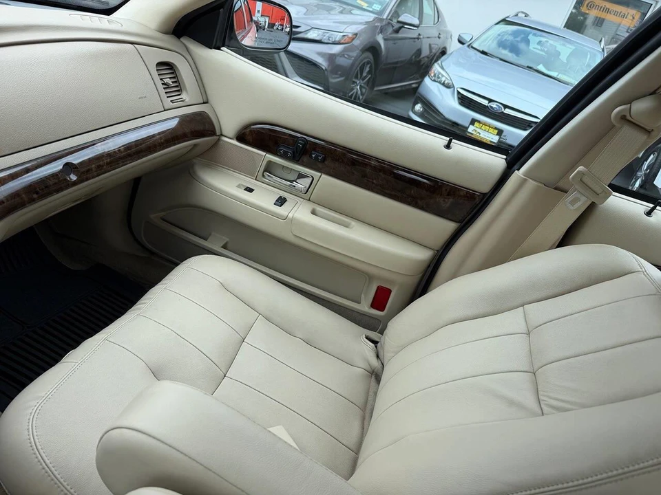 2011 Mercury Grand Marquis - Image 10 of 24