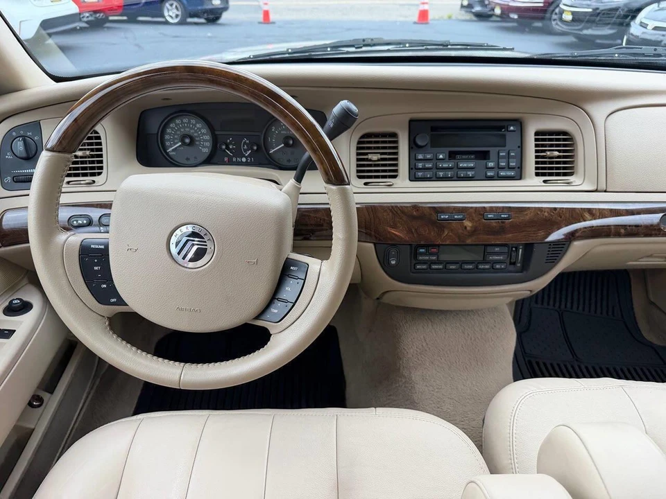 2011 Mercury Grand Marquis - Image 13 of 24
