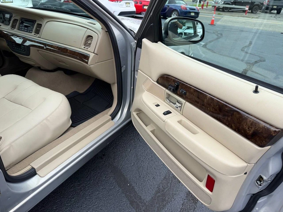 2011 Mercury Grand Marquis - Image 14 of 24