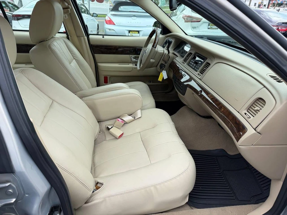 2011 Mercury Grand Marquis - Image 15 of 24