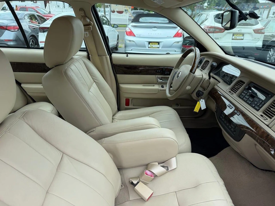 2011 Mercury Grand Marquis - Image 16 of 24