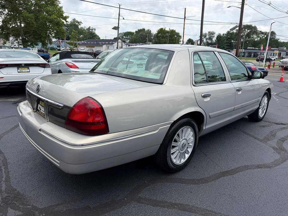 2011 Mercury Grand Marquis - Image 21 of 24