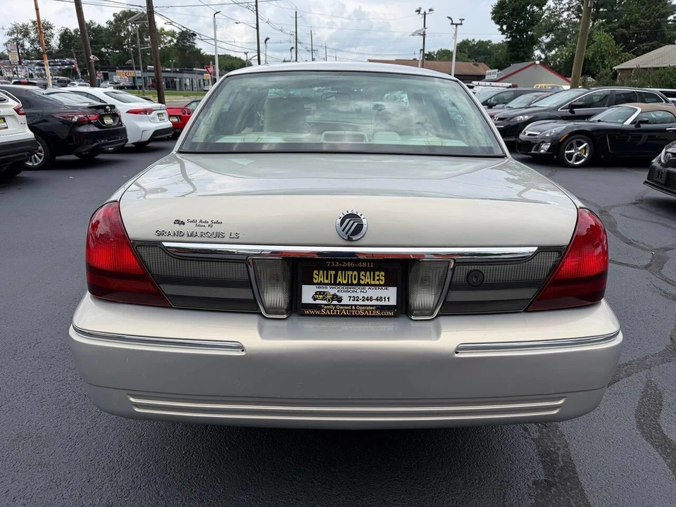 2011 Mercury Grand Marquis - Image 22 of 24