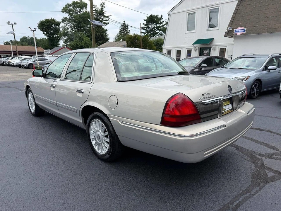 2011 Mercury Grand Marquis - Image 24 of 24