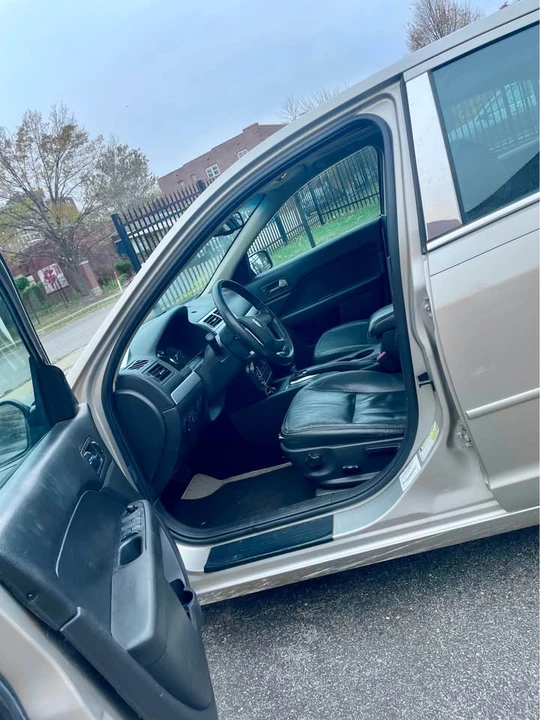 2011 Mercury - Image 11 of 16