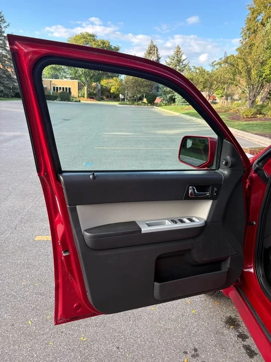 2011 Mercury Mariner - Image 9 of 16