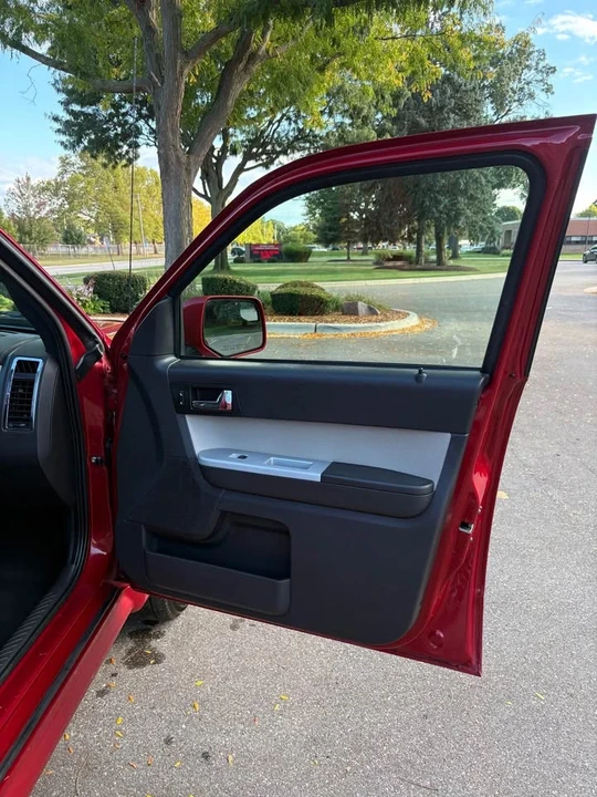 2011 Mercury Mariner - Image 15 of 16