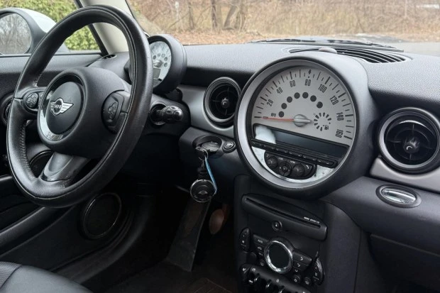 2011 Mini Mini 2nd Gen - Image 5 of 7