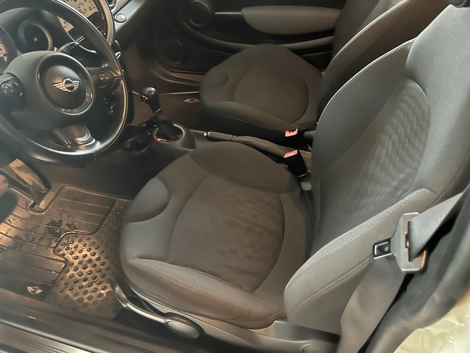 2011 Mini Clubman 1st Gen - Image 16 of 19