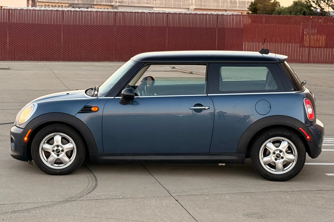 2011 Mini Mini 2nd Gen - Image 3 of 31