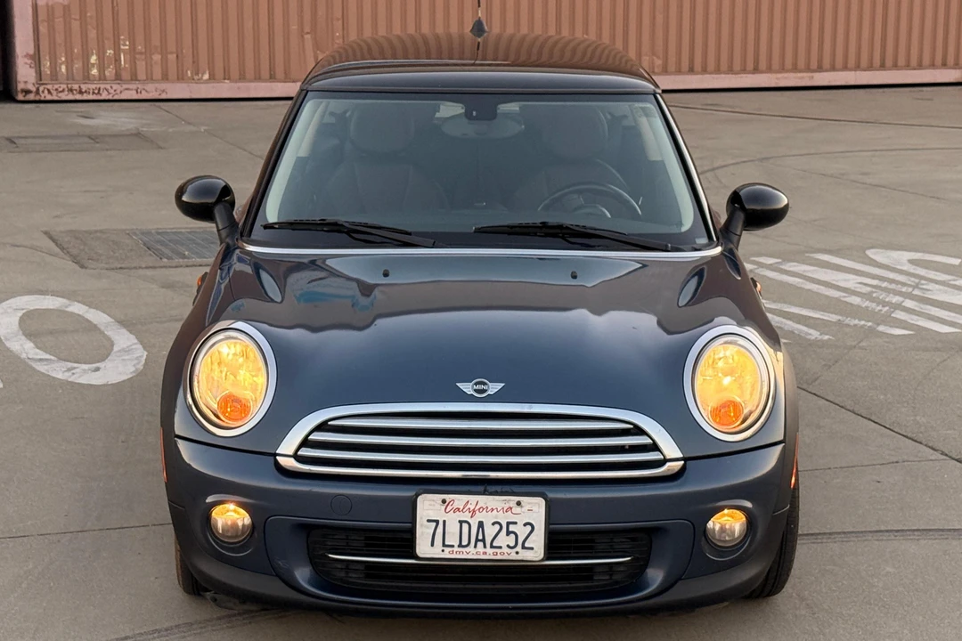 2011 Mini Mini 2nd Gen - Image 2 of 31