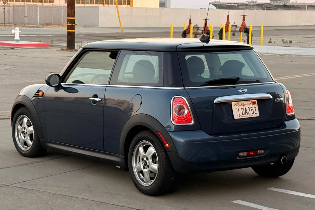 2011 Mini Mini 2nd Gen - Image 4 of 31