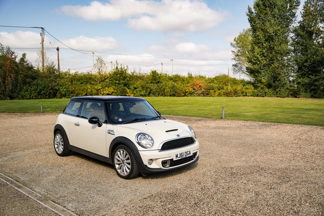2011 Mini Mini 2nd Gen - Image 3 of 30