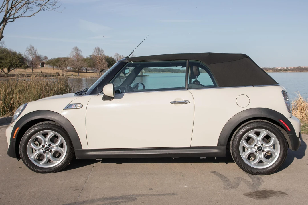 2011 Mini Mini 2nd Gen - Image 2 of 31