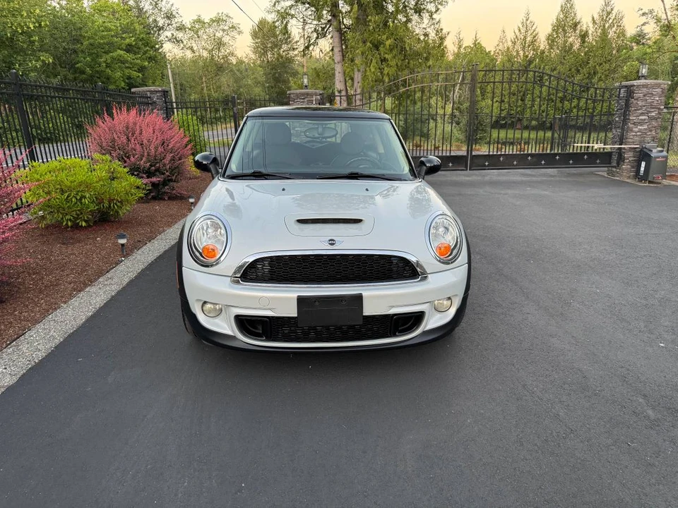 2011 Mini Mini 2nd Gen - Image 2 of 16