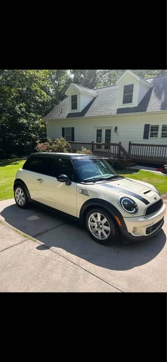 2011 Mini Mini 2nd Gen - Image 2 of 3
