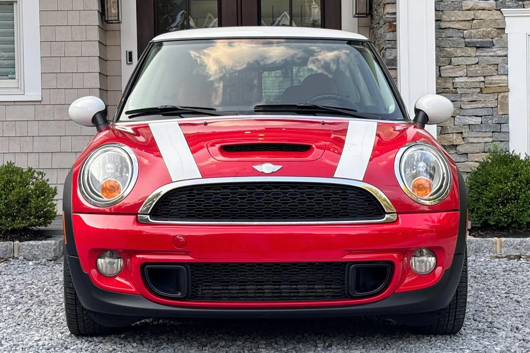 2011 Mini Mini 2nd Gen - Image 2 of 31