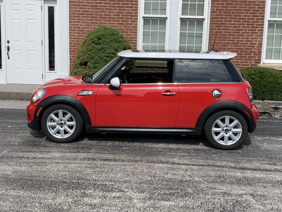 2011 Mini Mini 2nd Gen - Image 2 of 9