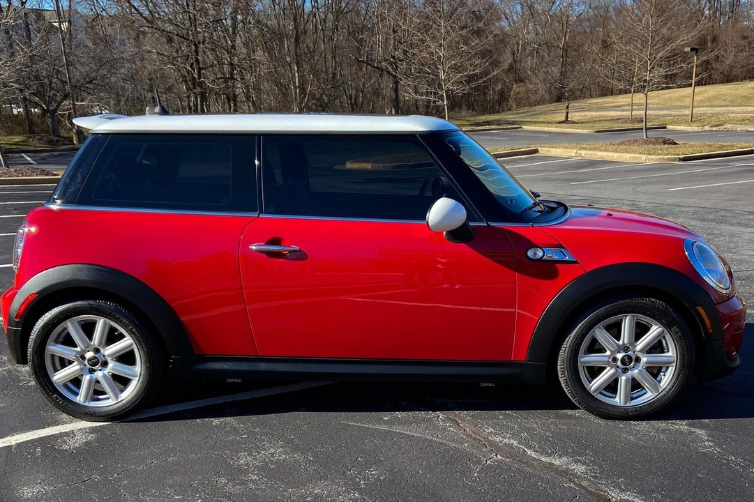 2011 Mini Mini 2nd Gen - Image 3 of 31