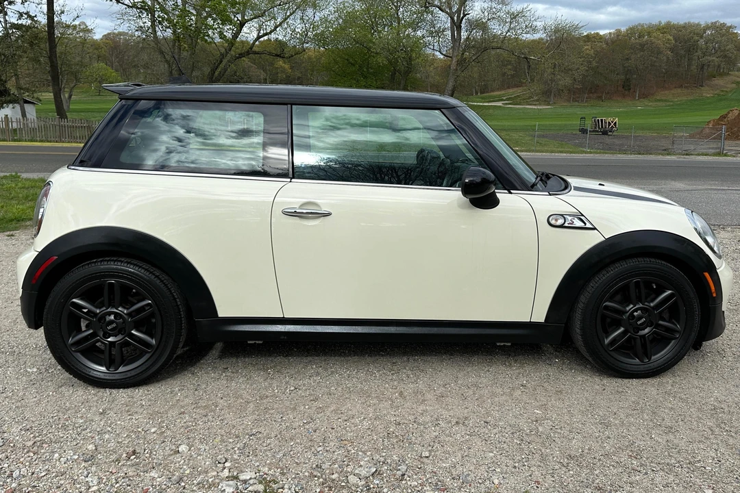 2011 Mini Mini 2nd Gen - Image 3 of 31
