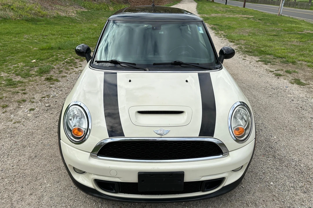 2011 Mini Mini 2nd Gen - Image 2 of 31