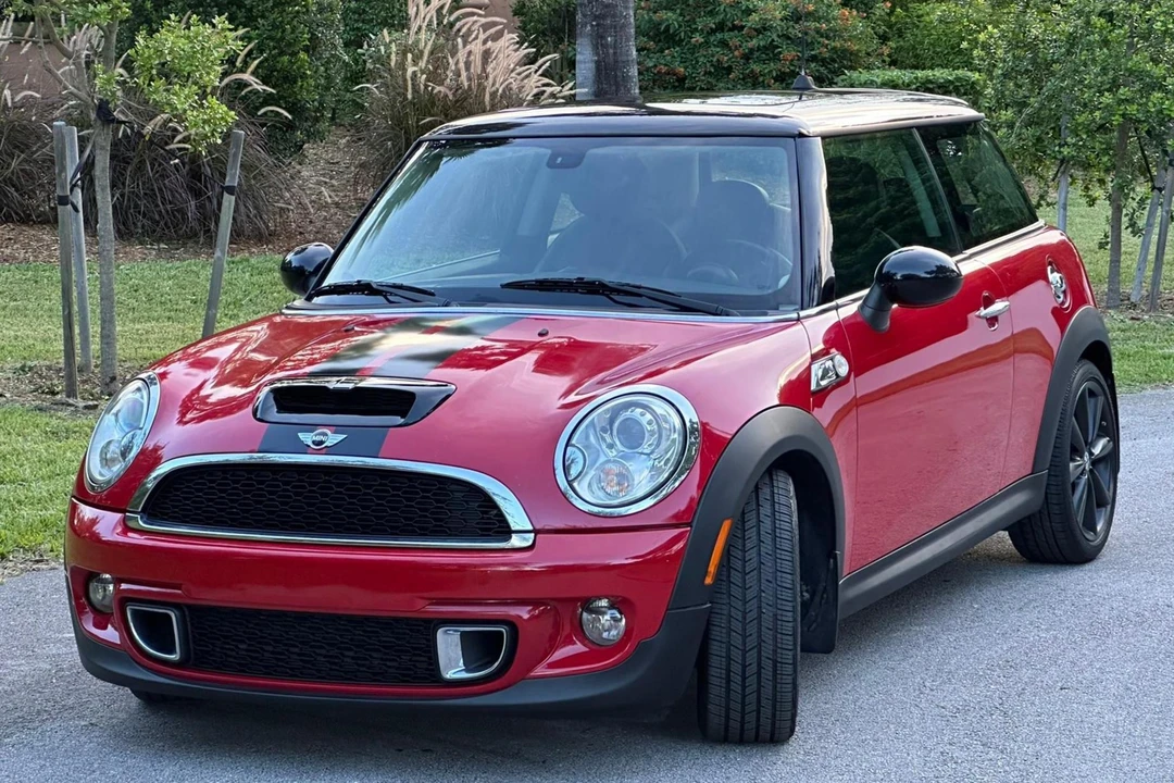 2011 Mini Mini 2nd Gen - Image 2 of 27