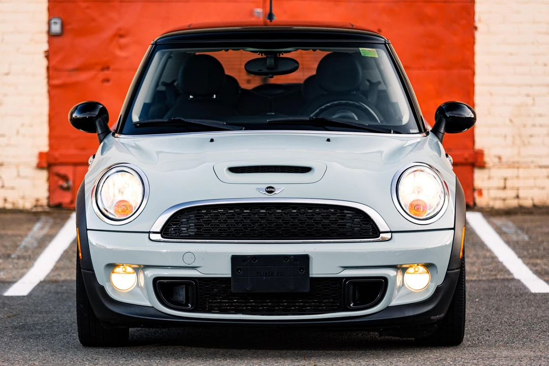 2011 Mini Mini 2nd Gen - Image 2 of 31