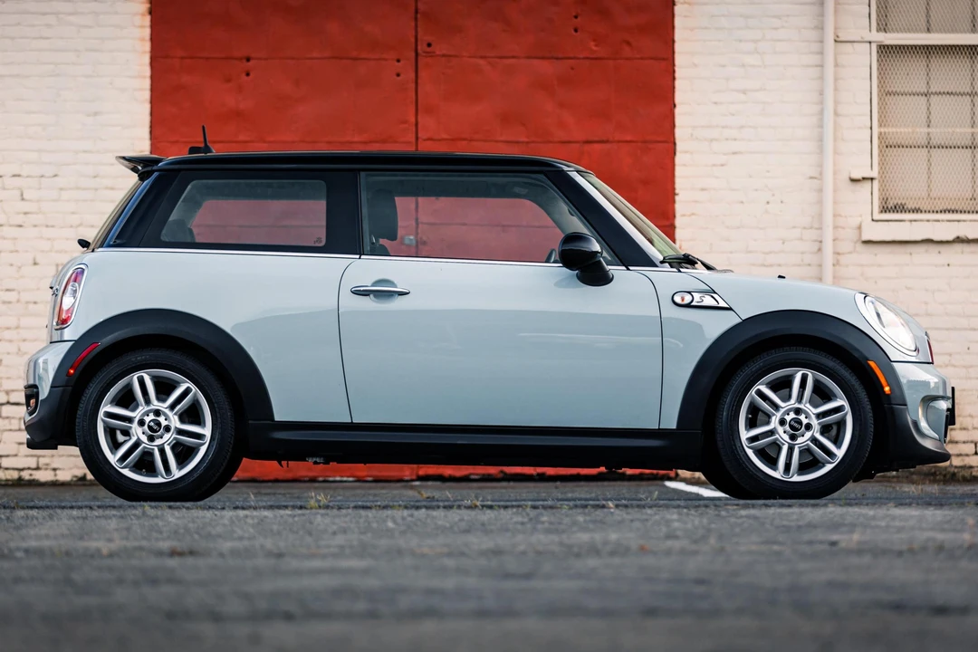 2011 Mini Mini 2nd Gen - Image 3 of 31