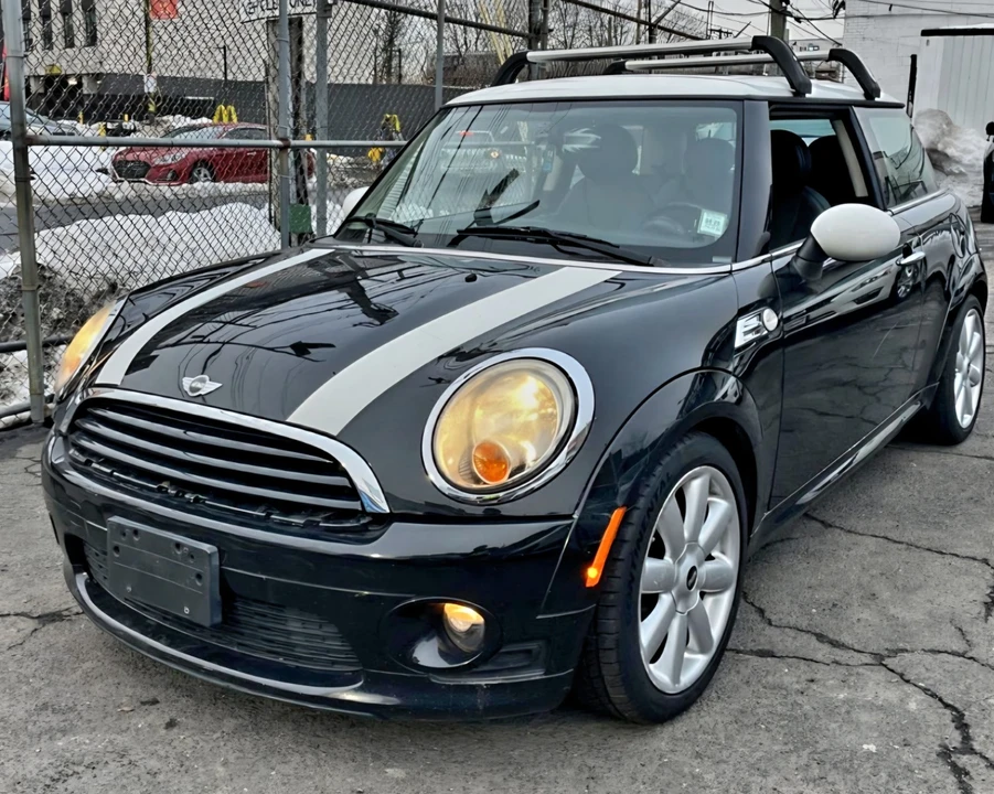 2011 Mini Mini 2nd Gen - Image 2 of 15