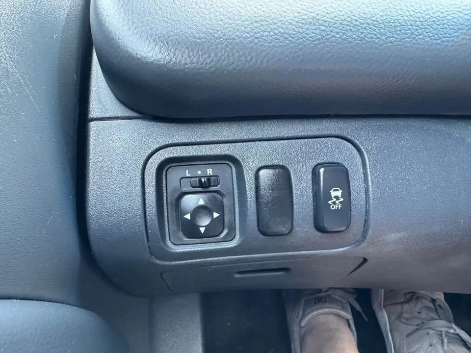 2011 Mitsubishi Eclipse 4th Gen - Image 13 of 16