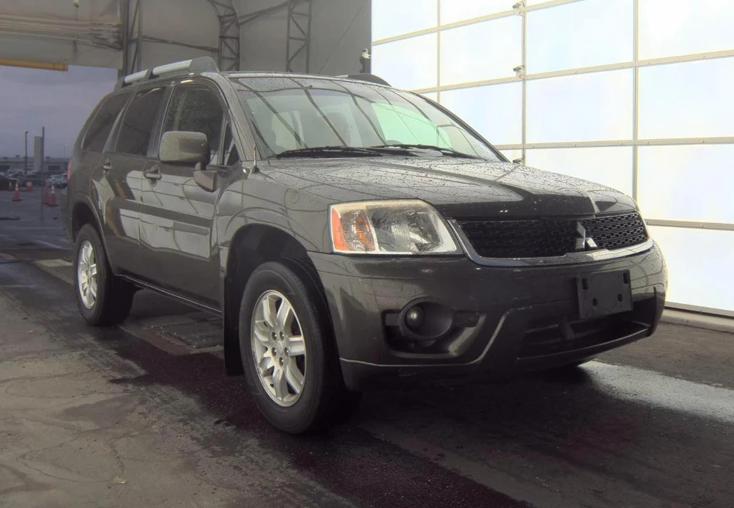 2011 Mitsubishi Endeavor - Image 4 of 15