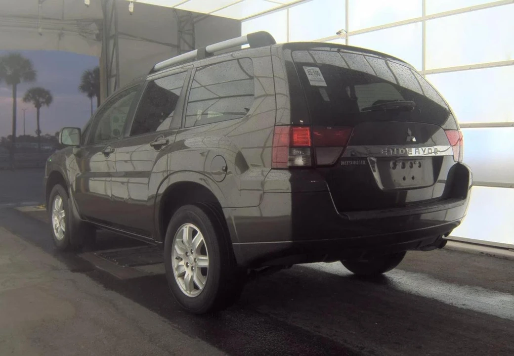2011 Mitsubishi Endeavor - Image 8 of 15