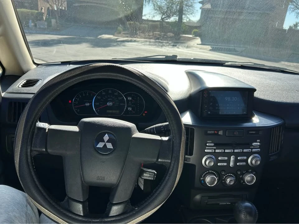 2011 Mitsubishi Endeavor - Image 10 of 11