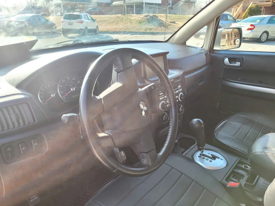 2011 Mitsubishi Endeavor - Image 7 of 10