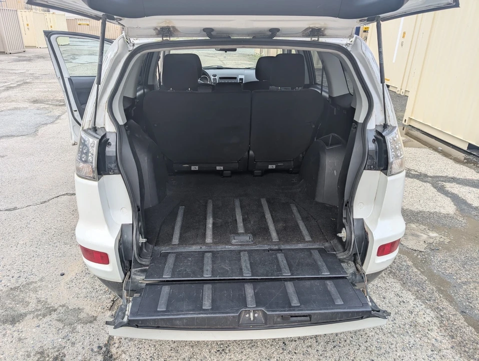 2011 Mitsubishi Outlander - Image 11 of 13